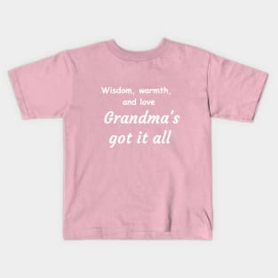 Wisdom, warmth, and love Grandma’s got it all Kids T-Shirt